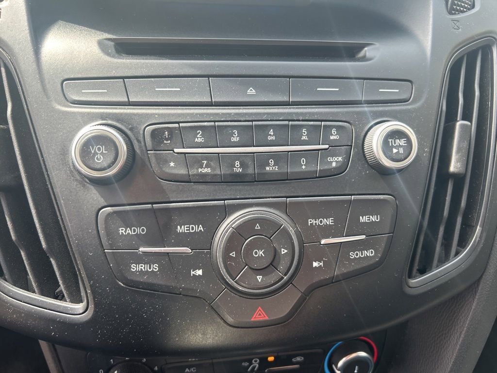 Used 2017 Ford Focus SE FWD image 22