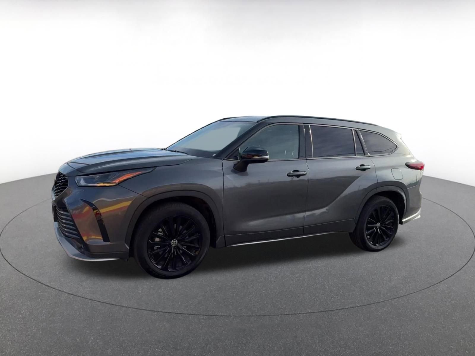 Used 2025 Toyota Highlander XSE image 8