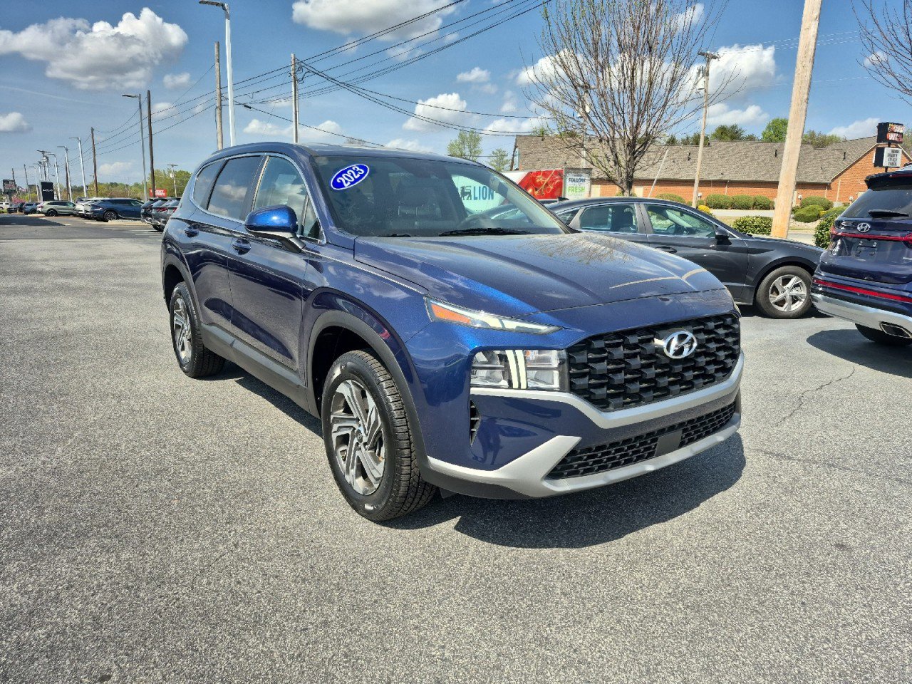 Used 2023 Hyundai Santa Fe SE image 1