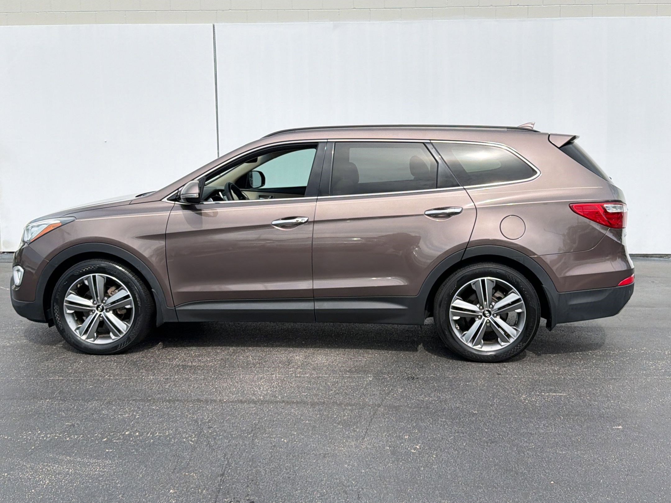 Used 2014 Hyundai Santa Fe GLS w/ Ultimate Package 06 FWD image 2