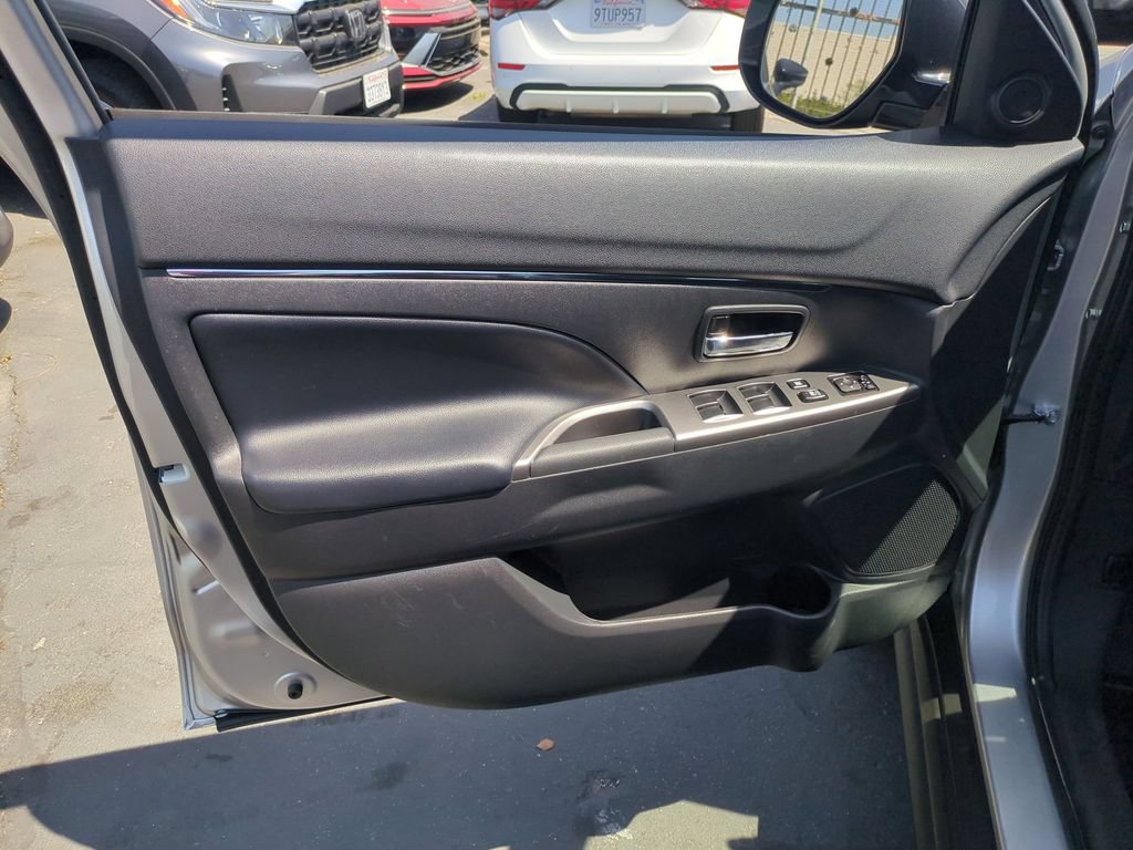 Used 2025 Mitsubishi Outlander Sport SE AWD/4WD image 11