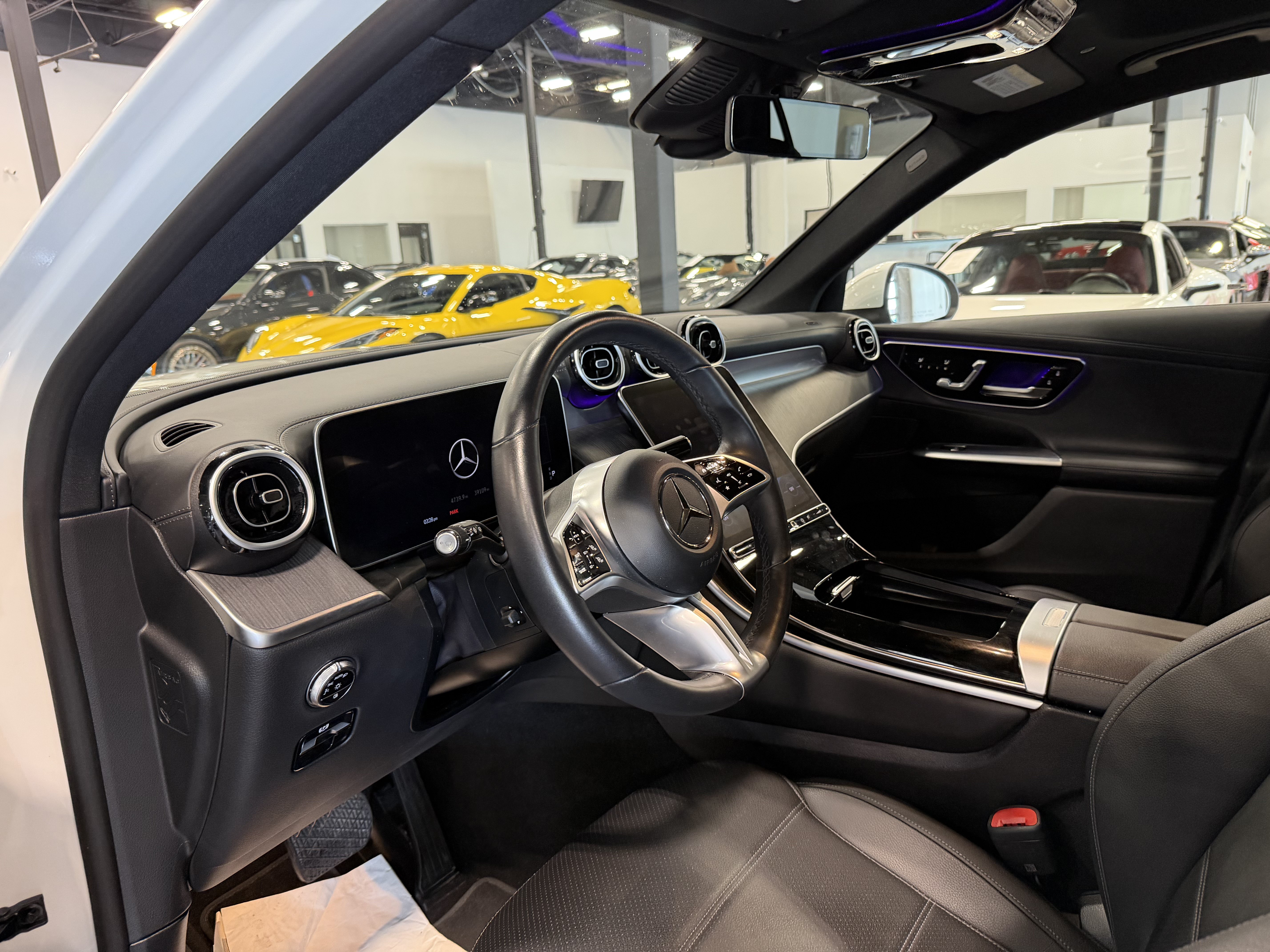 Used 2023 Mercedes-Benz GLC 300 4MATIC image 4