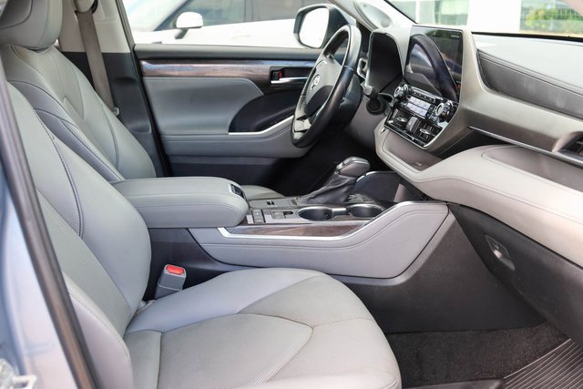 Used 2021 Toyota Highlander Limited image 20