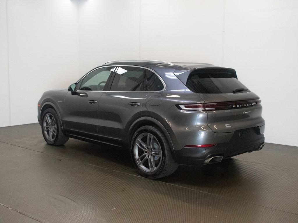 Certified 2026 Porsche Cayenne E-Hybrid AWD/4WD image 3