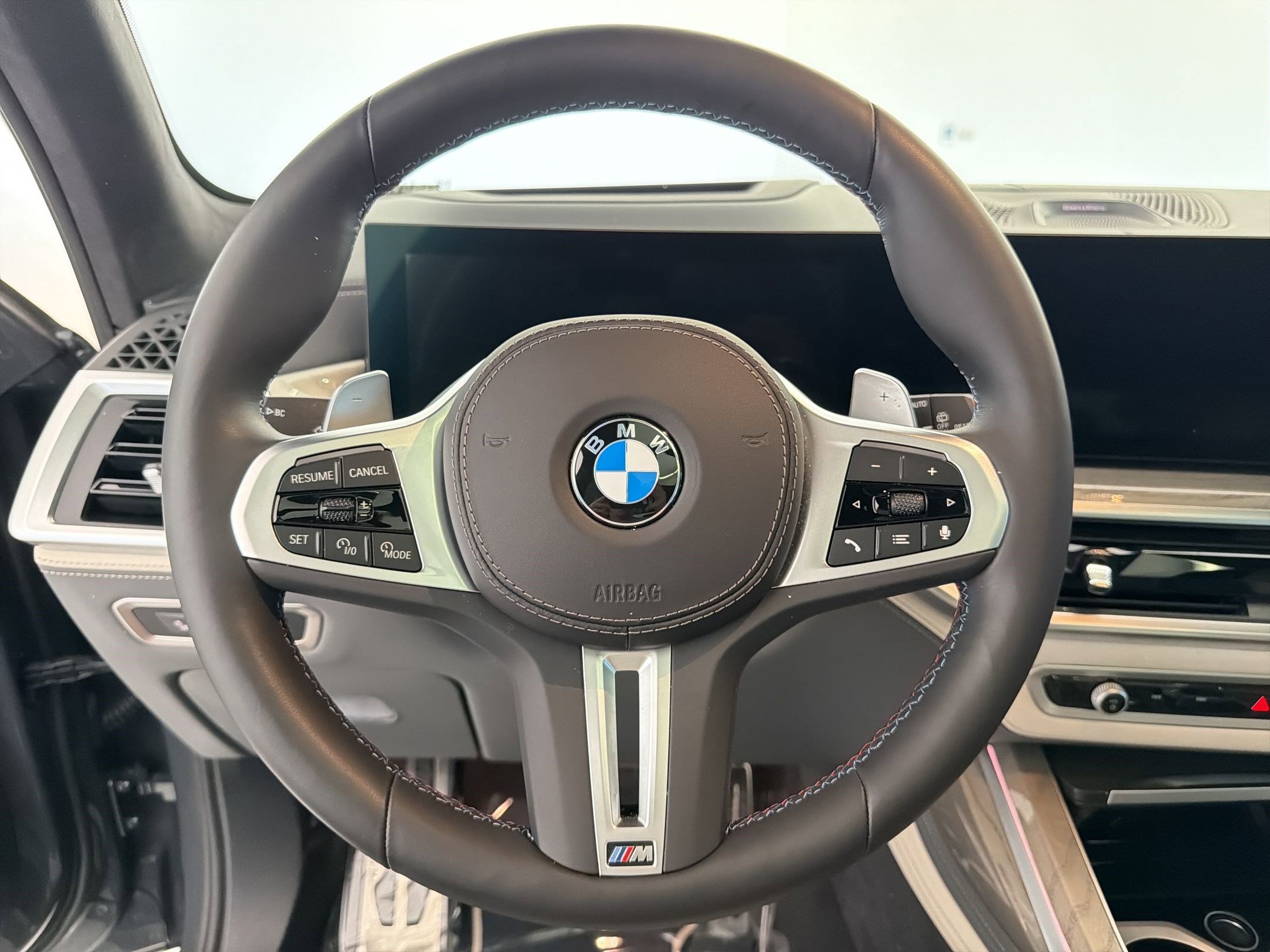 Certified 2025 BMW X7 M60i AWD/4WD image 17