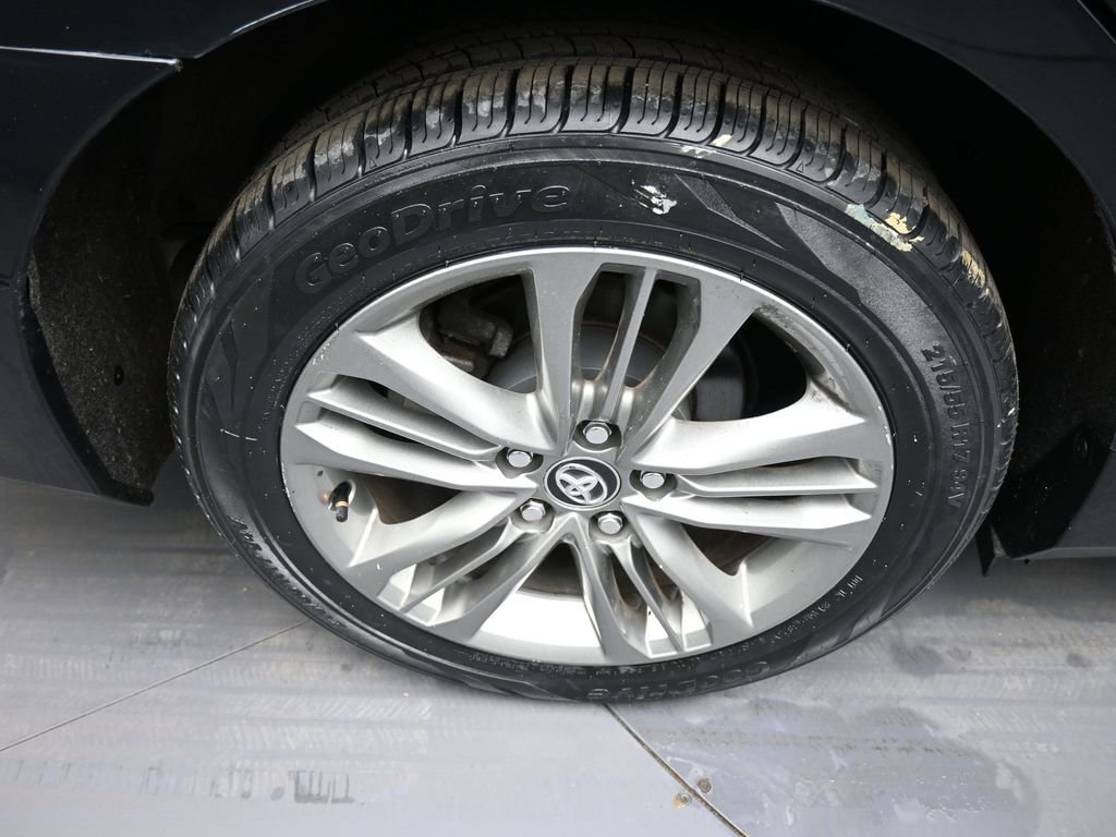 Used 2016 Toyota Camry SE image 12