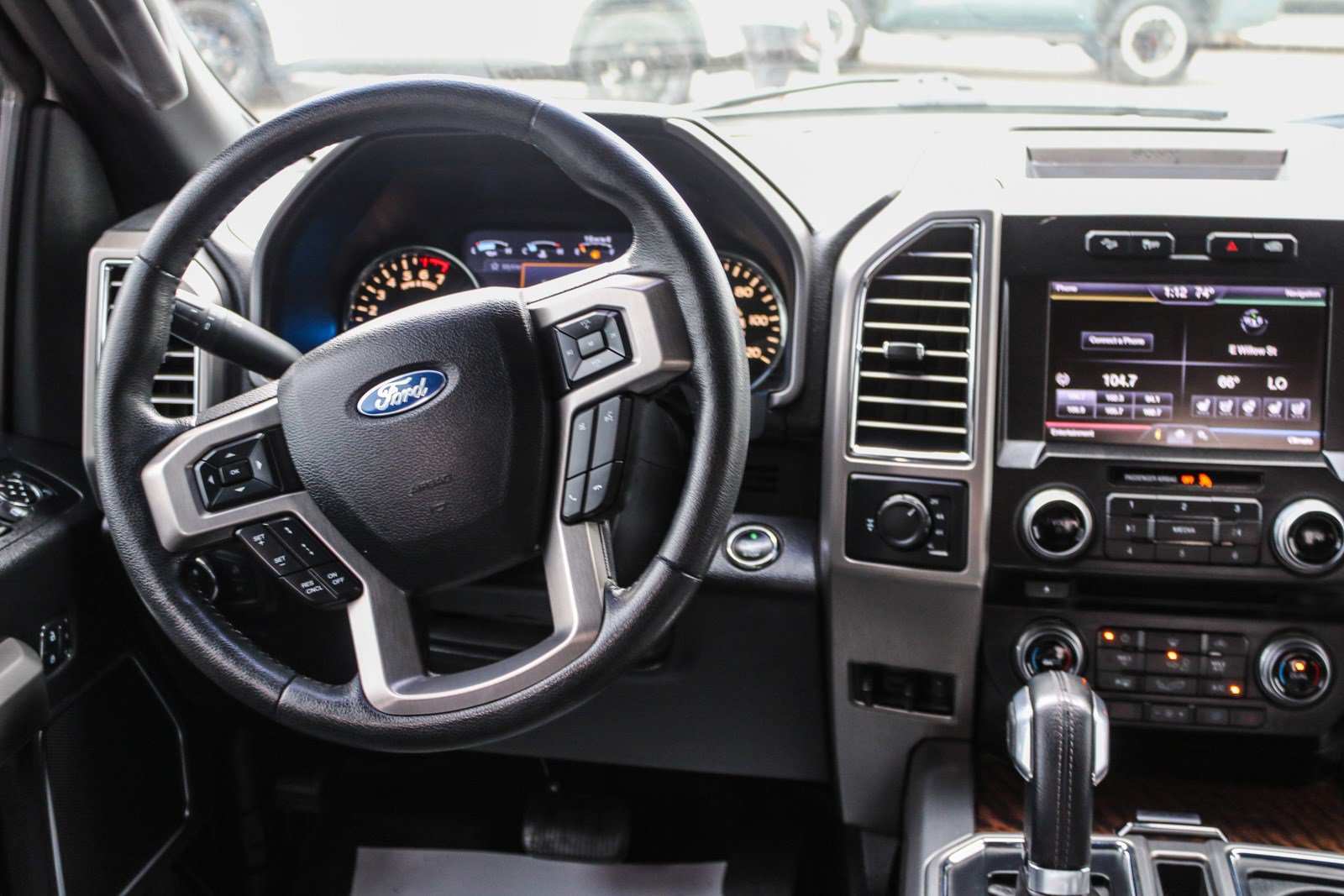 Used 2015 Ford F150 Platinum w/ Equipment Group 701A Luxury AWD/4WD image 15