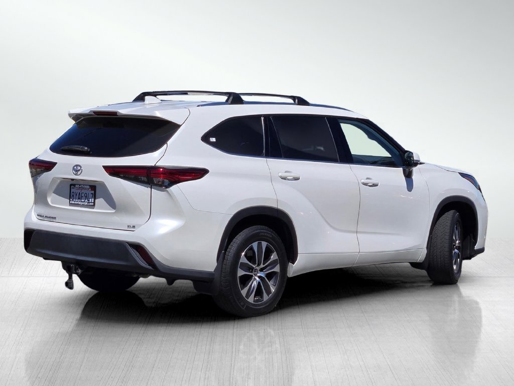 Used 2021 Toyota Highlander XLE FWD image 4