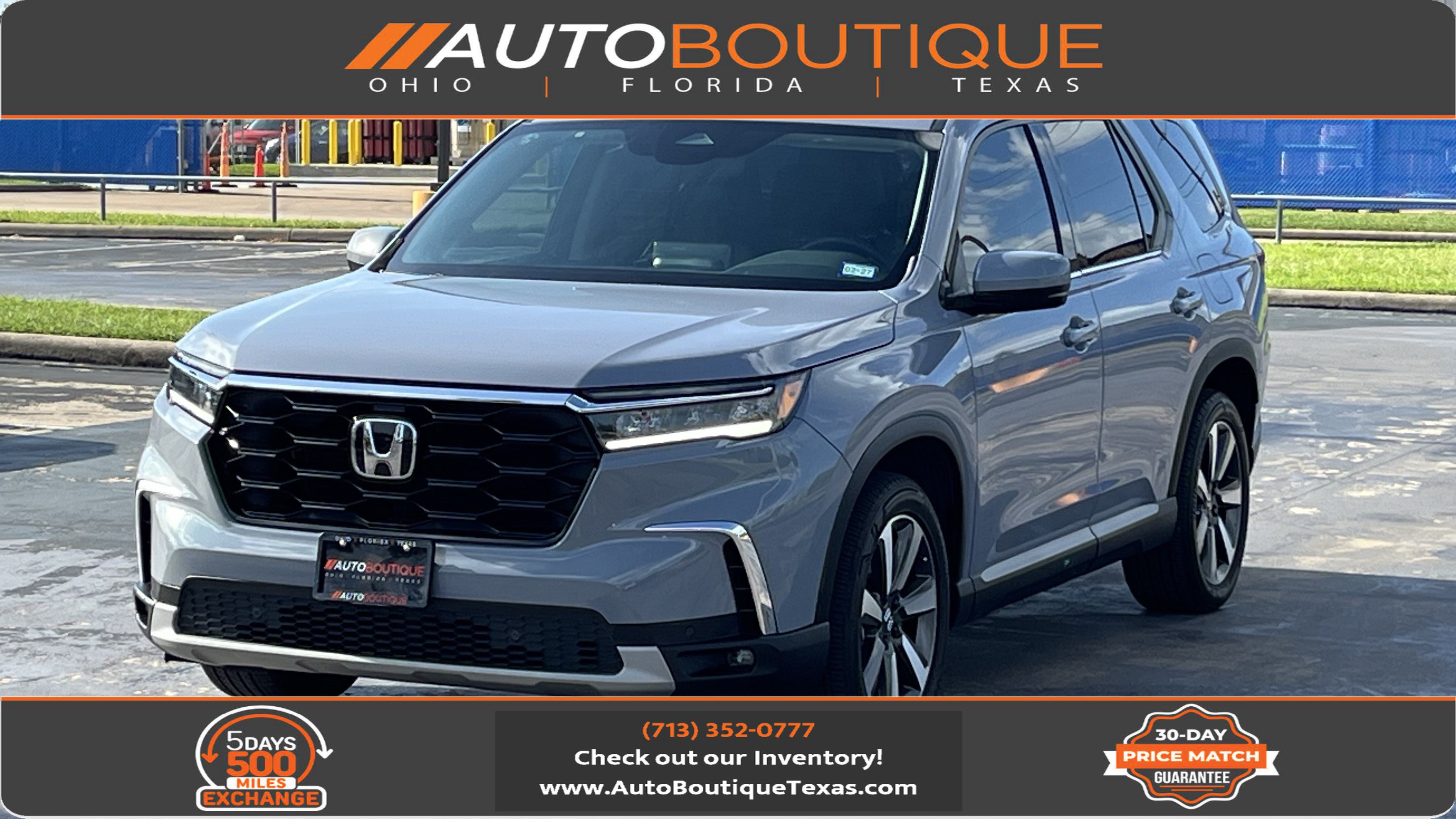 Used 2025 Honda Pilot Touring image 1