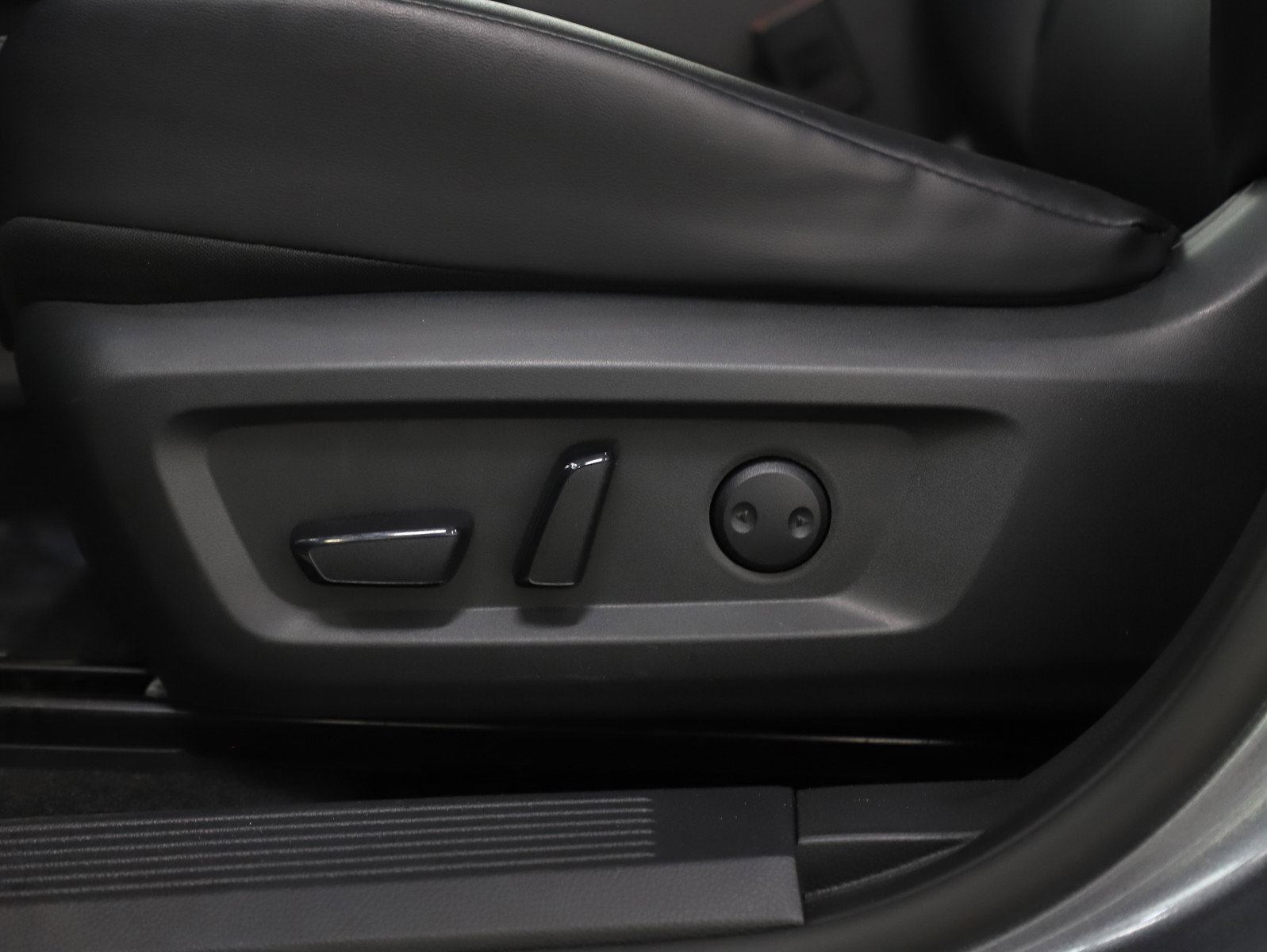 Used 2023 Nissan Rogue SV w/ SV Premium B Package image 29