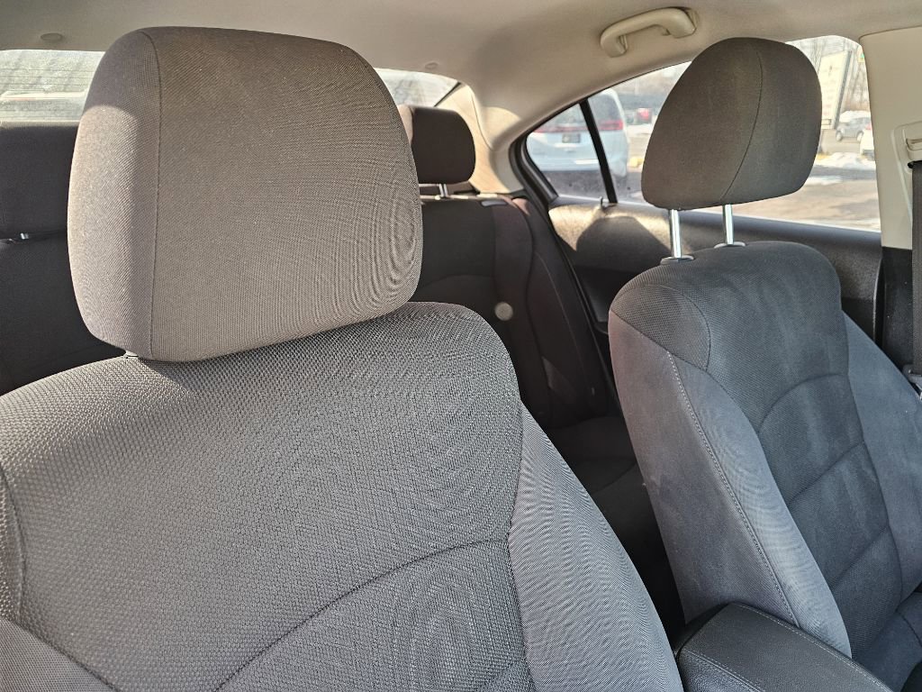 Used 2016 Chevrolet Cruze LT image 28