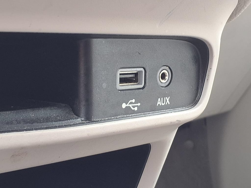 Used 2019 Chrysler Pacifica Touring-L FWD image 19
