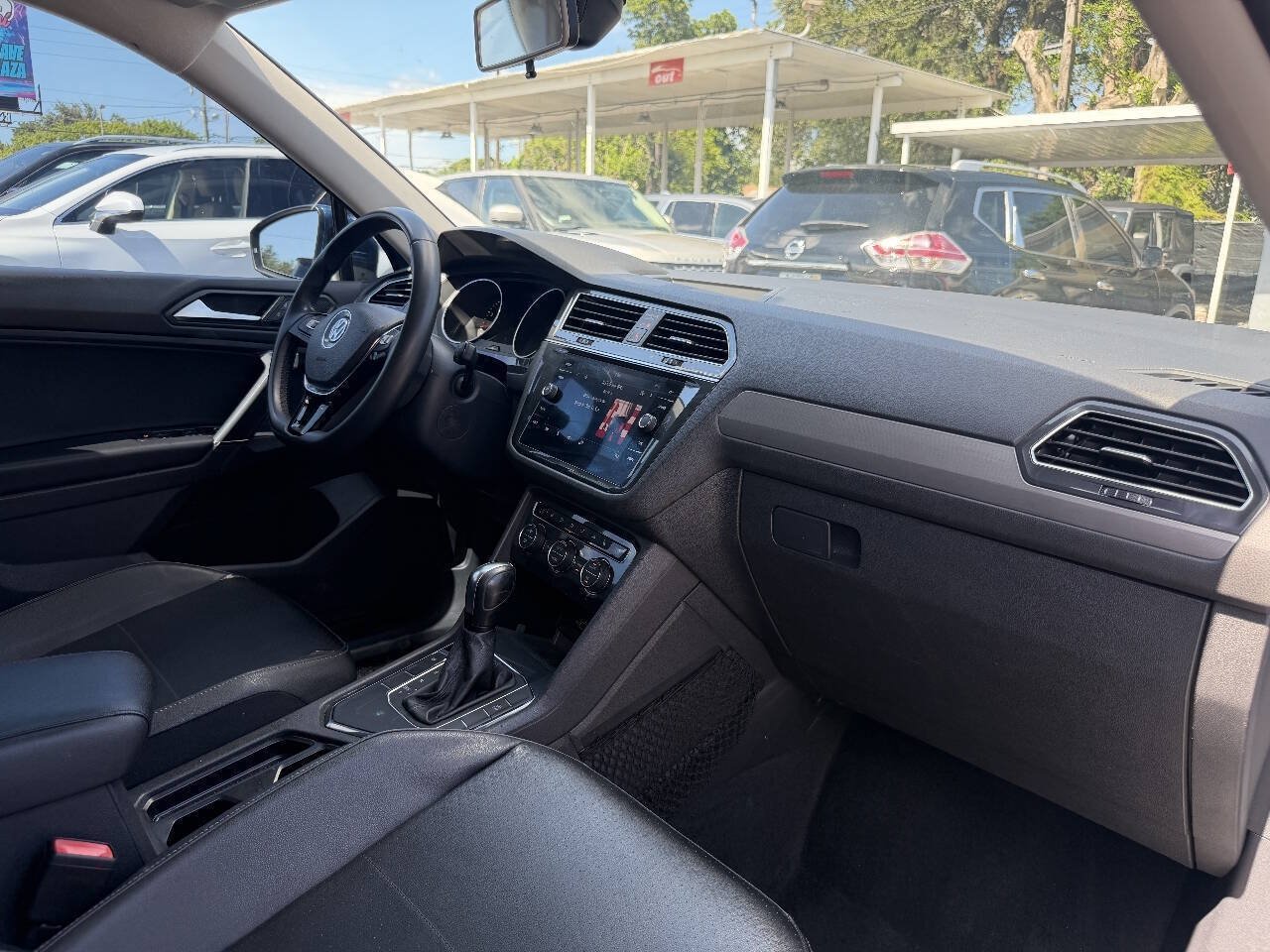 Used 2020 Volkswagen Tiguan SE FWD image 31