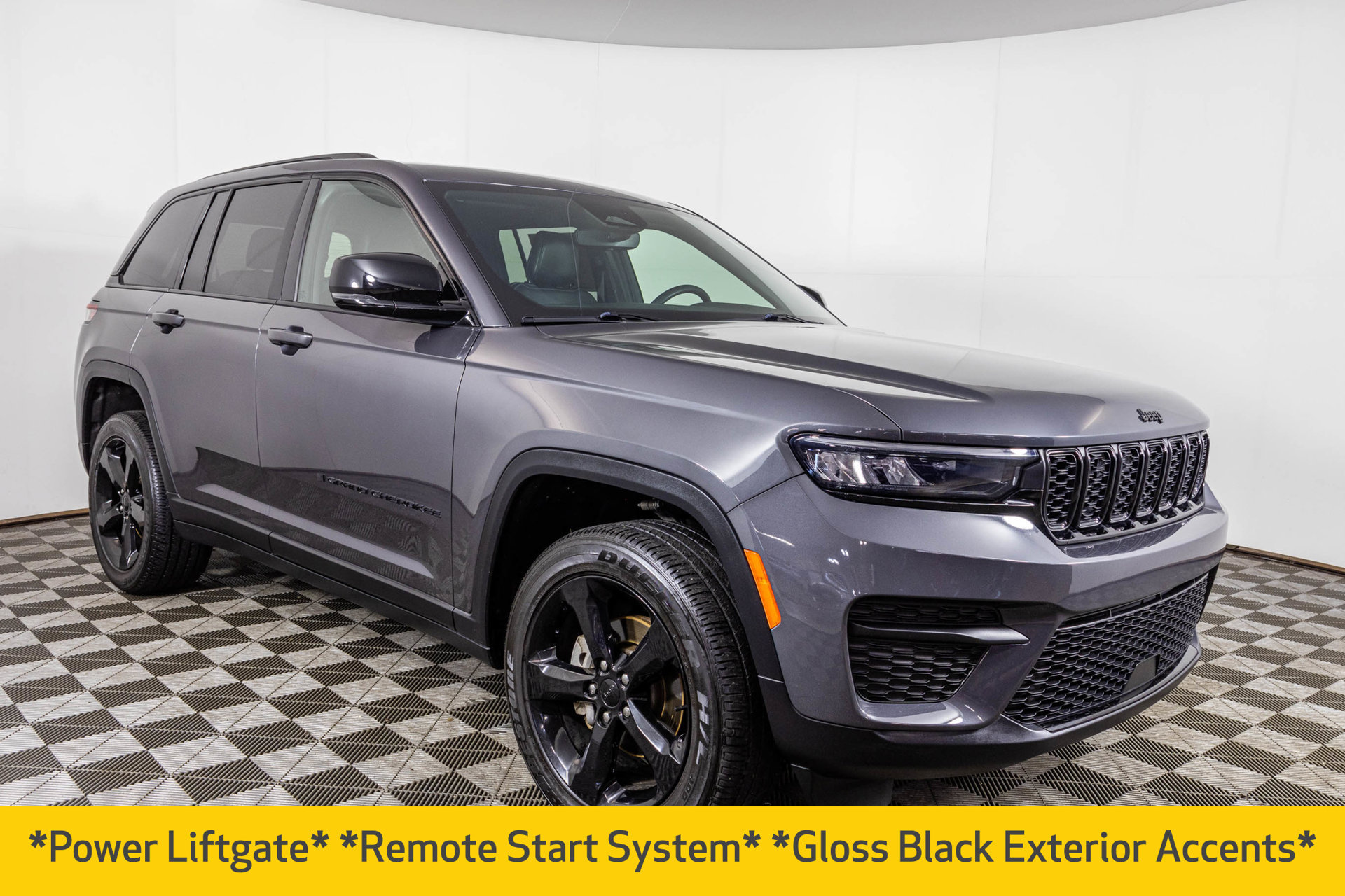 Used 2024 Jeep Grand Cherokee Laredo AWD/4WD image 15