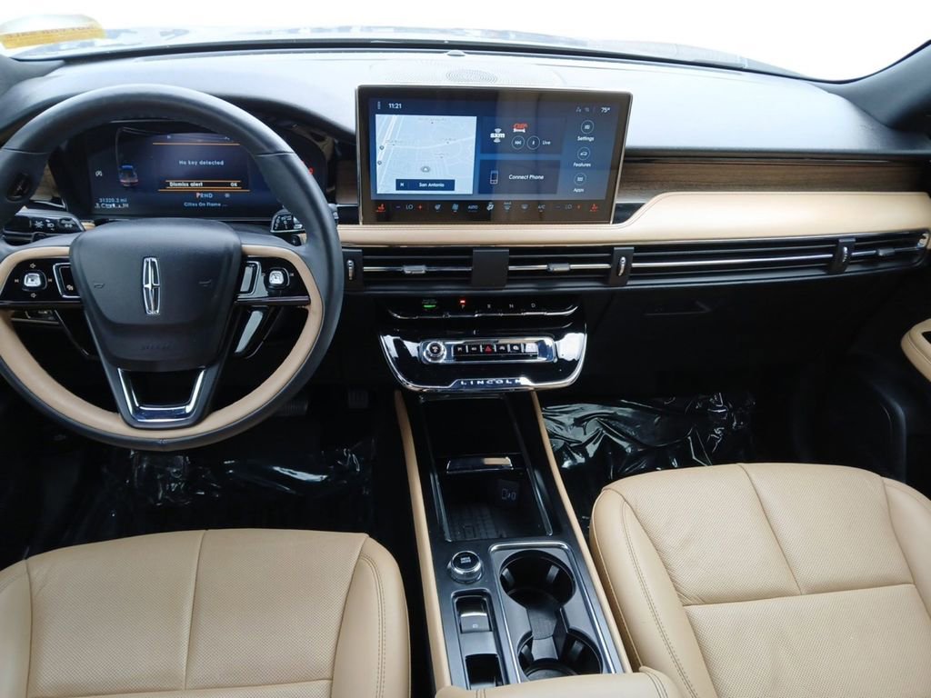 Used 2023 Lincoln Corsair Reserve w/ Equipment Group 201A FWD image 10