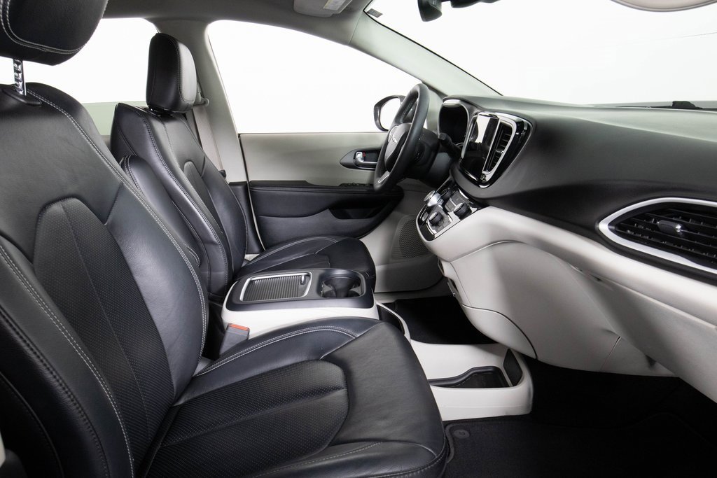 Used 2022 Chrysler Pacifica Touring-L image 20