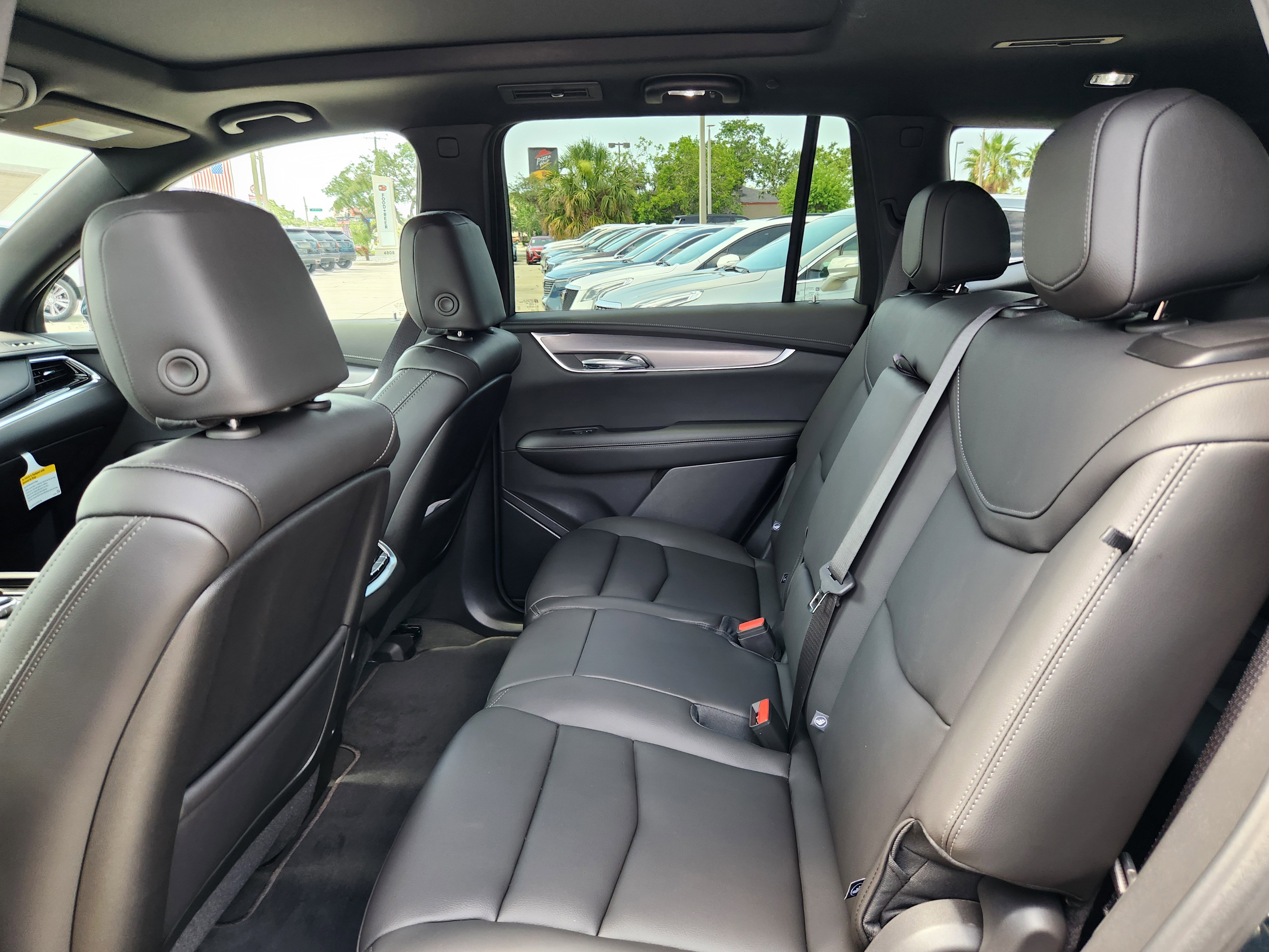 New 2025 Cadillac XT6 Luxury image 18