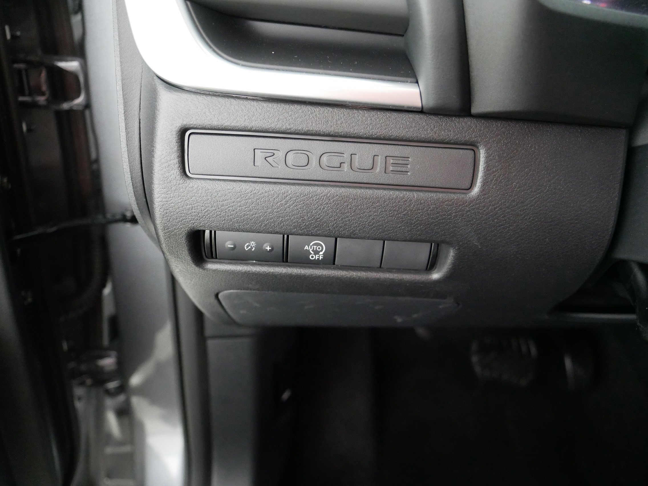 Used 2024 Nissan Rogue S AWD/4WD image 26