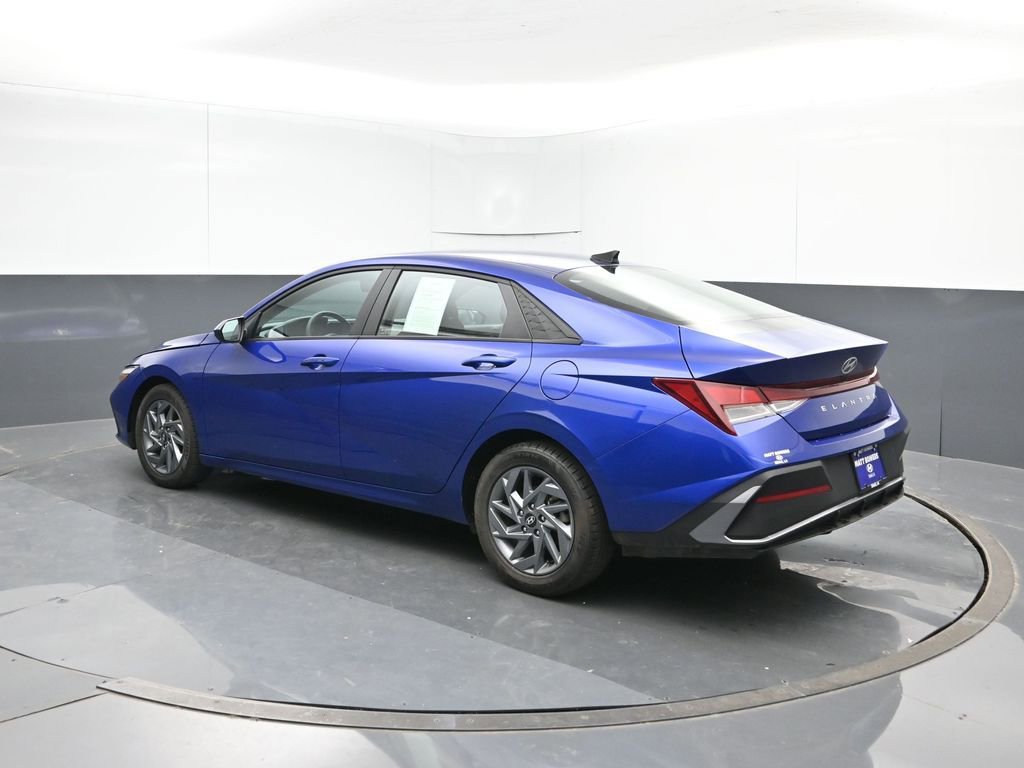 Used 2024 Hyundai Elantra SEL image 3