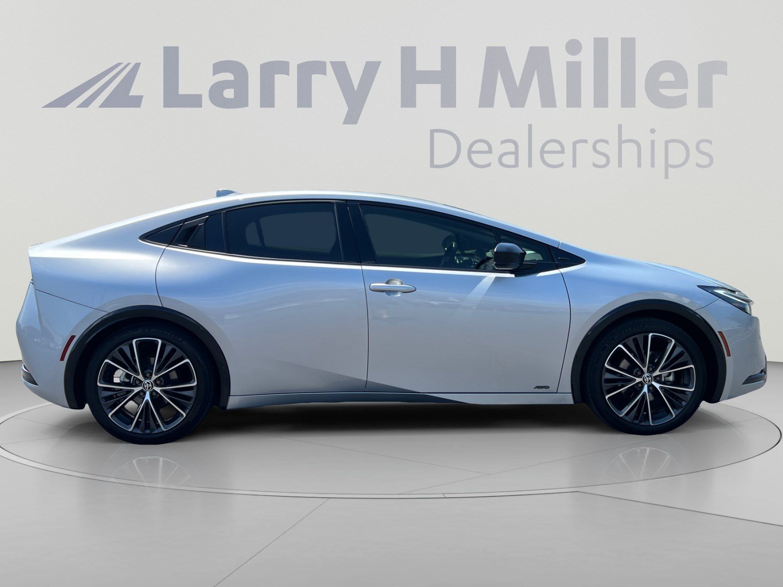 Used 2025 Toyota Prius XLE AWD/4WD image 6
