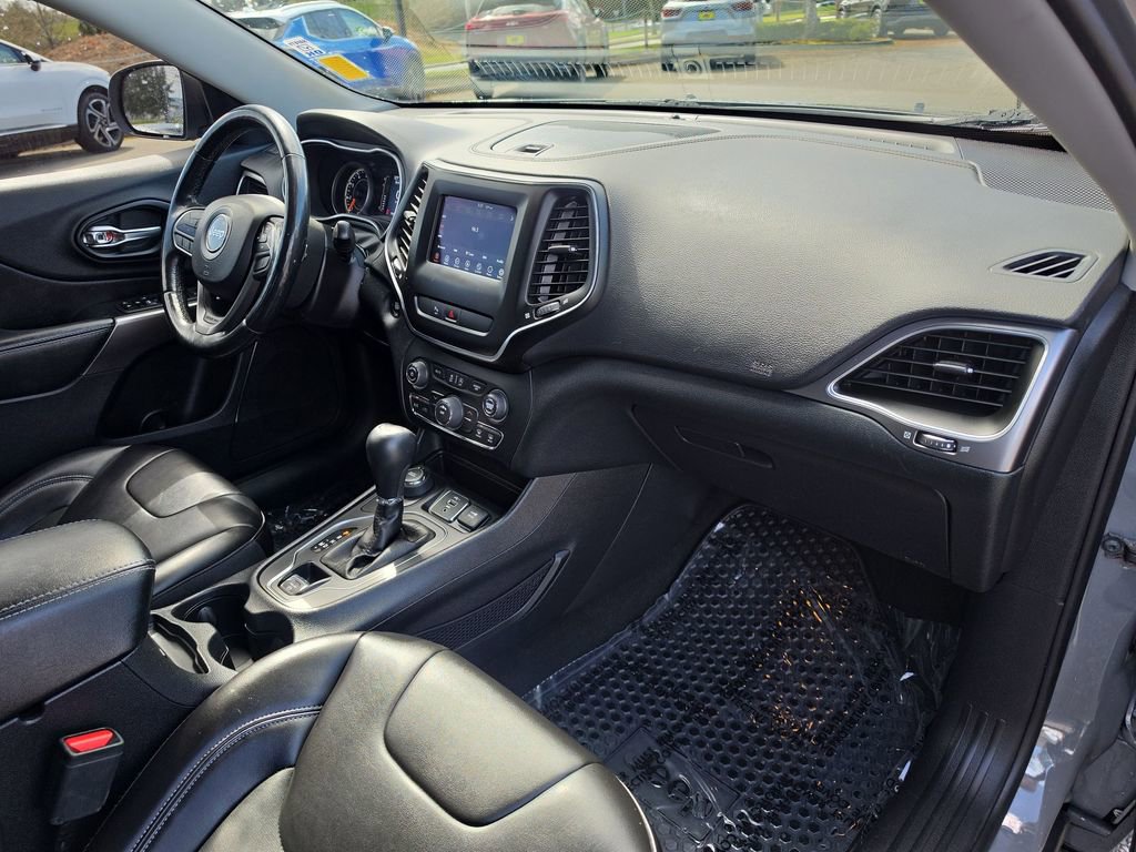 Used 2020 Jeep Cherokee Latitude Plus w/ Cold Weather Group image 30