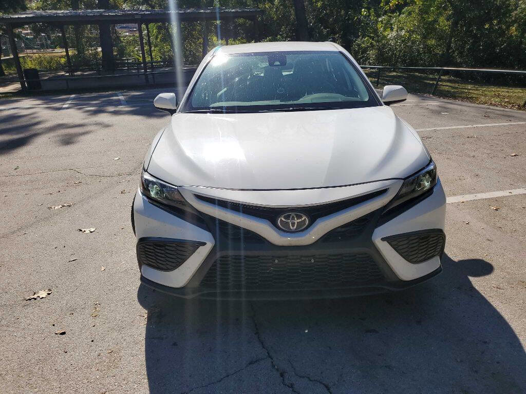 Used 2021 Toyota Camry SE image 9