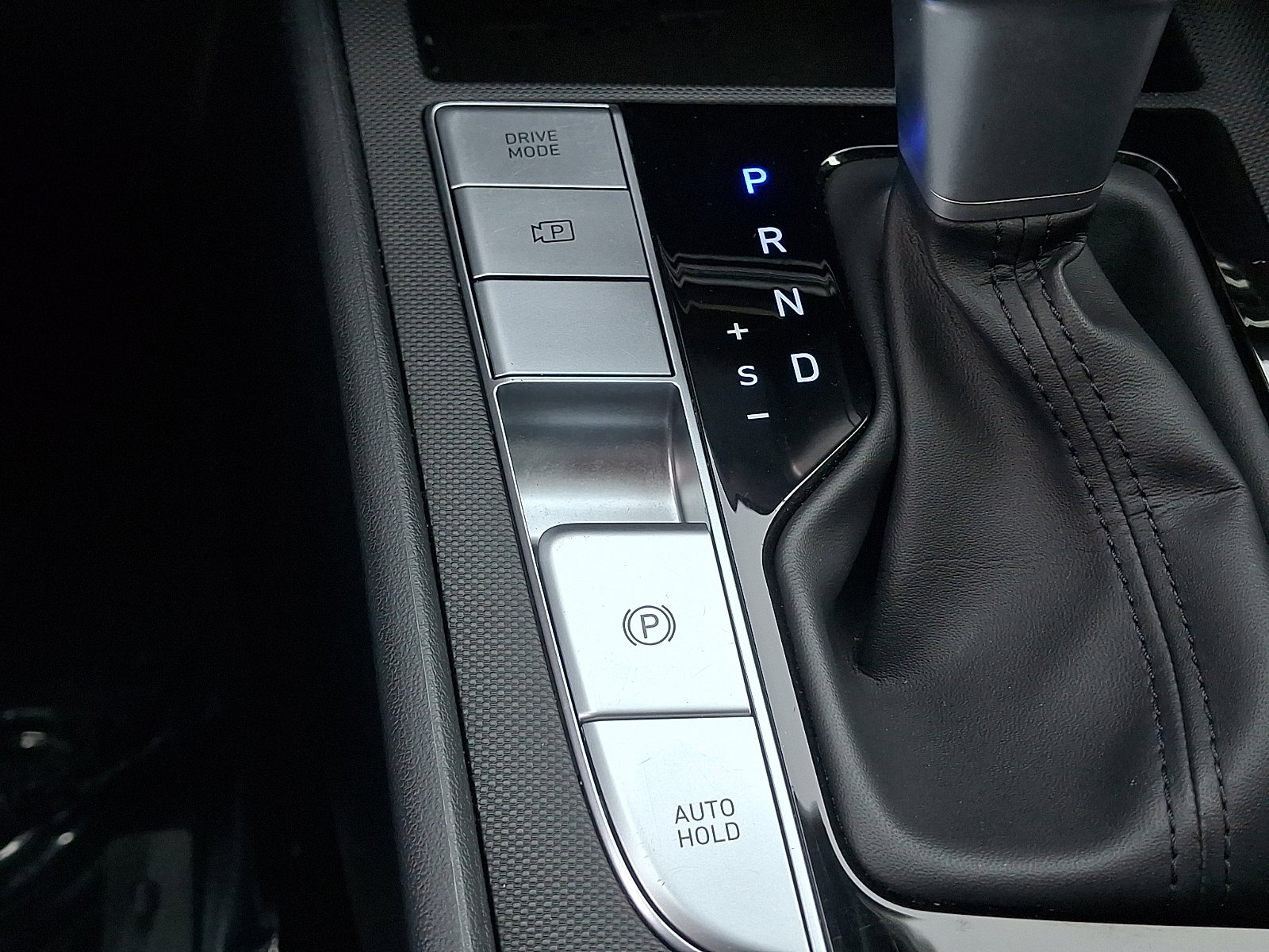 Used 2023 Hyundai Elantra Limited image 25