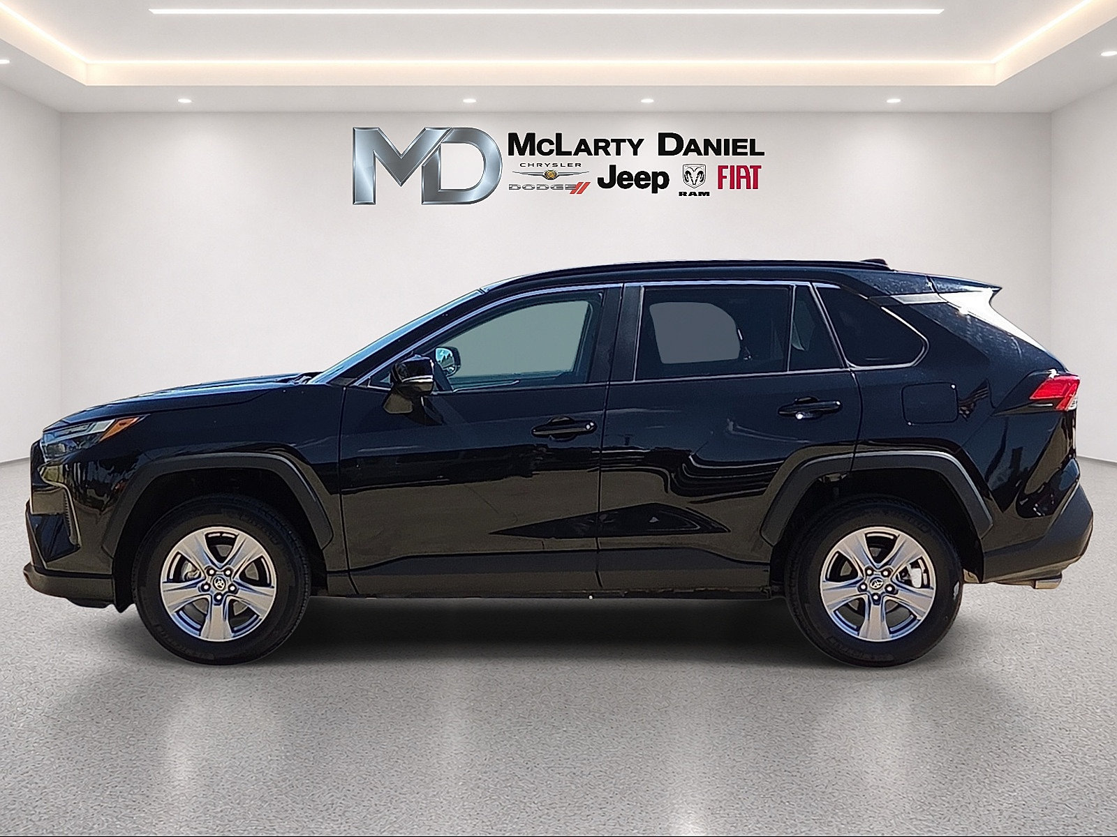 Used 2025 Toyota RAV4 XLE AWD/4WD image 3