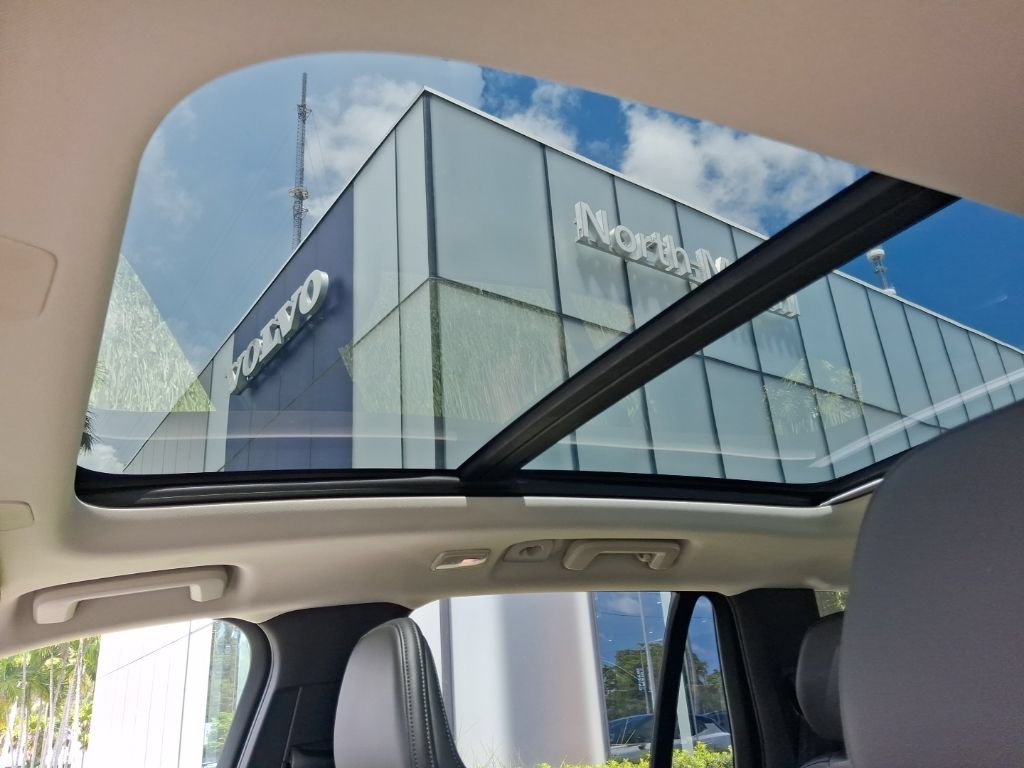 Certified 2025 Volvo XC90 B5 Core w/ Protection Package Premier AWD/4WD image 6