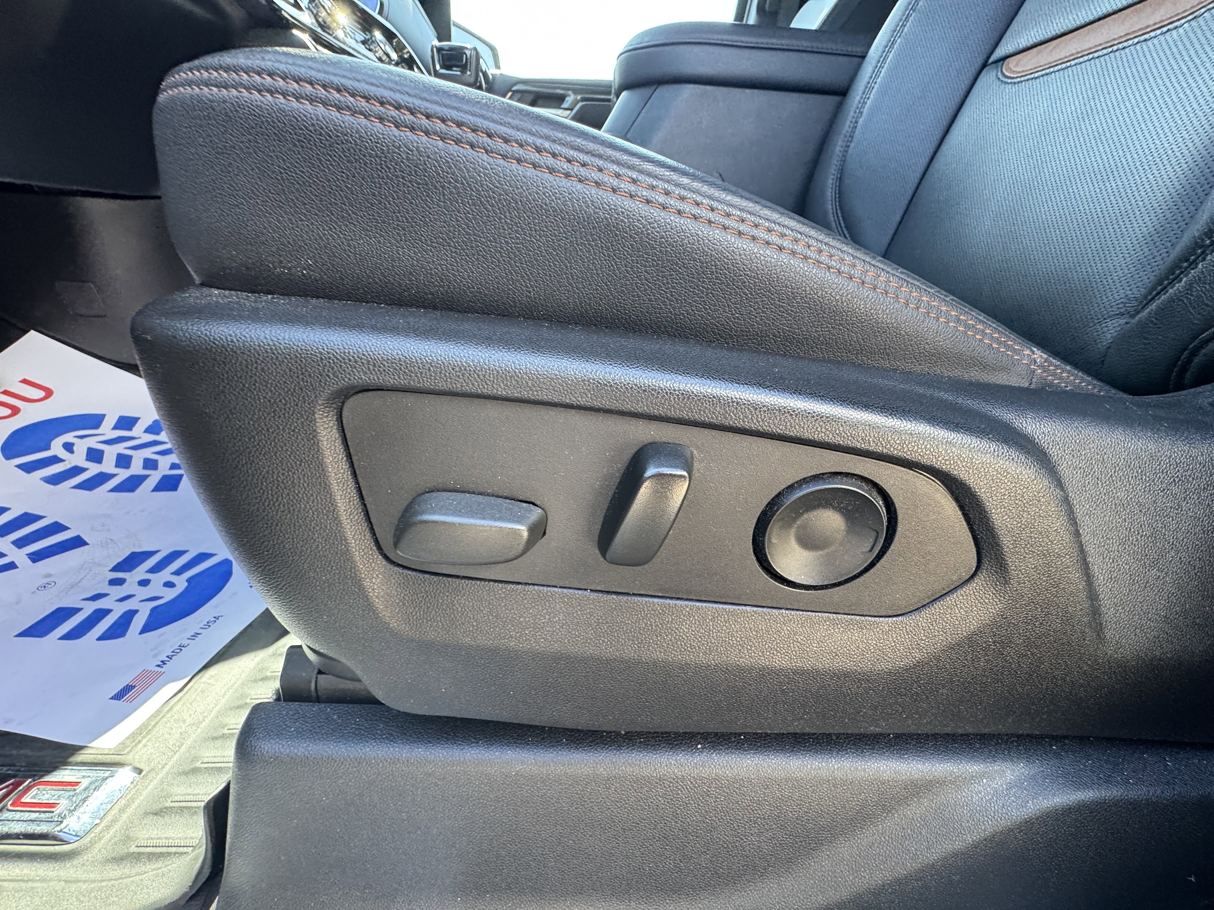 Used 2022 GMC Sierra 1500 AT4 w/ AT4 Premium Package AWD/4WD image 11
