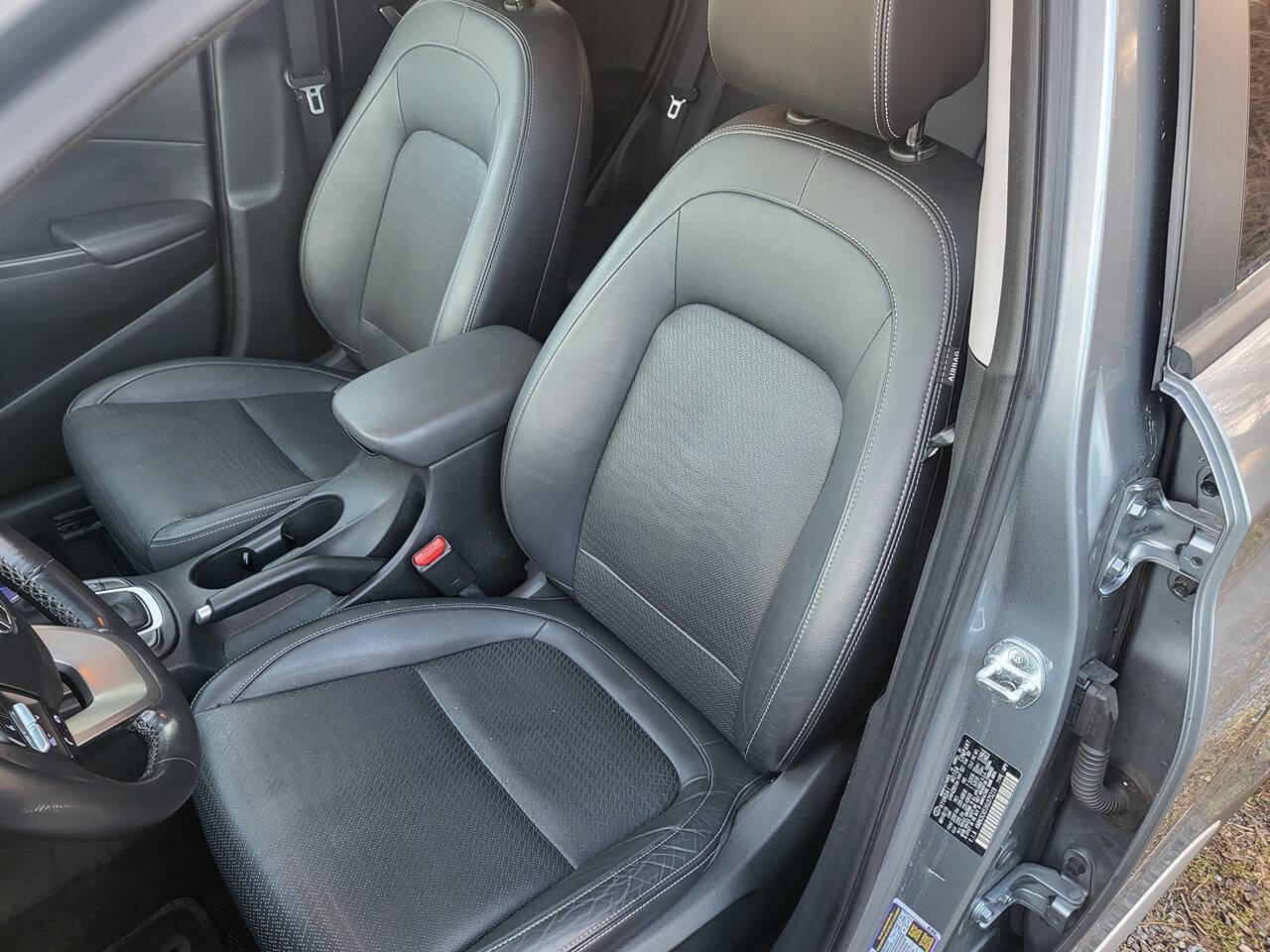 Used 2019 Hyundai Kona Limited image 9