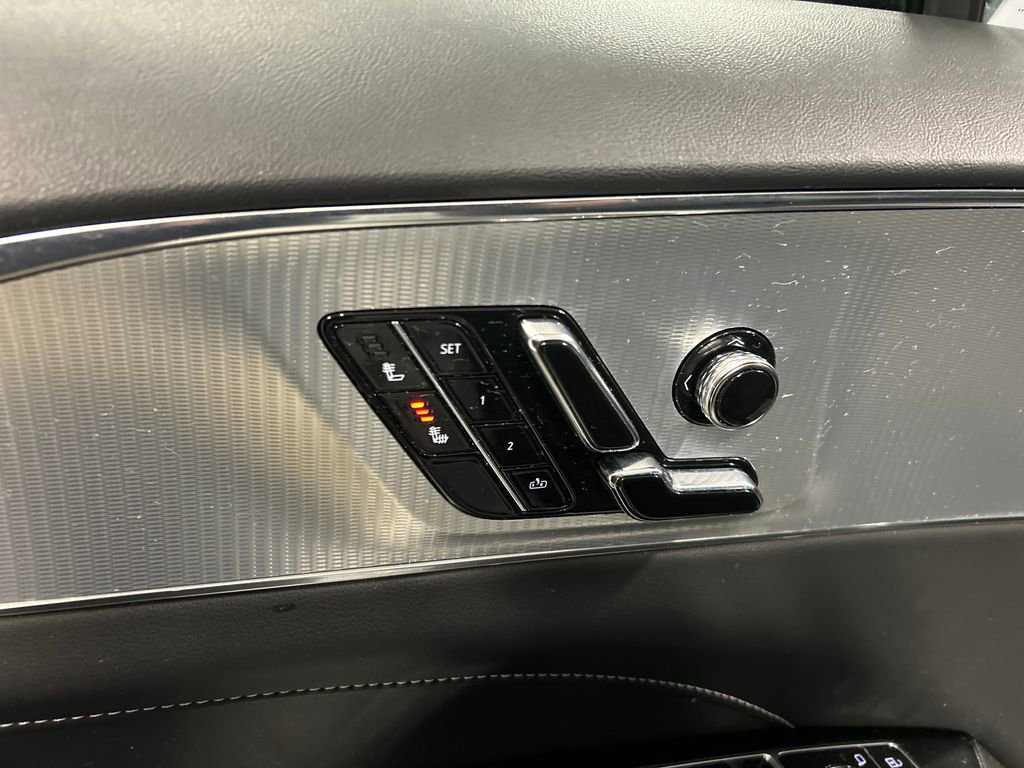 Used 2024 Cadillac Lyriq Tech image 13