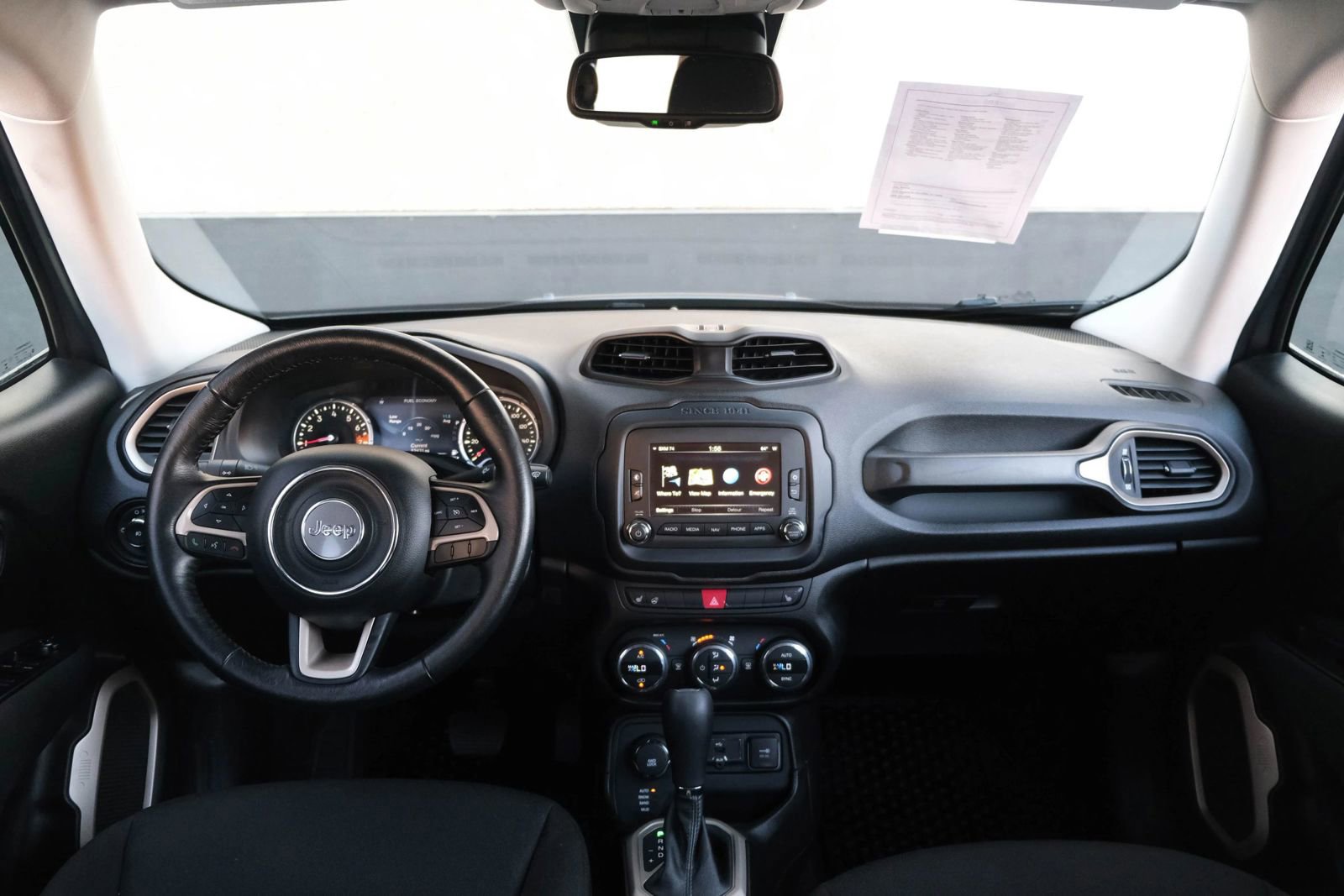 Used 2017 Jeep Renegade Latitude image 34