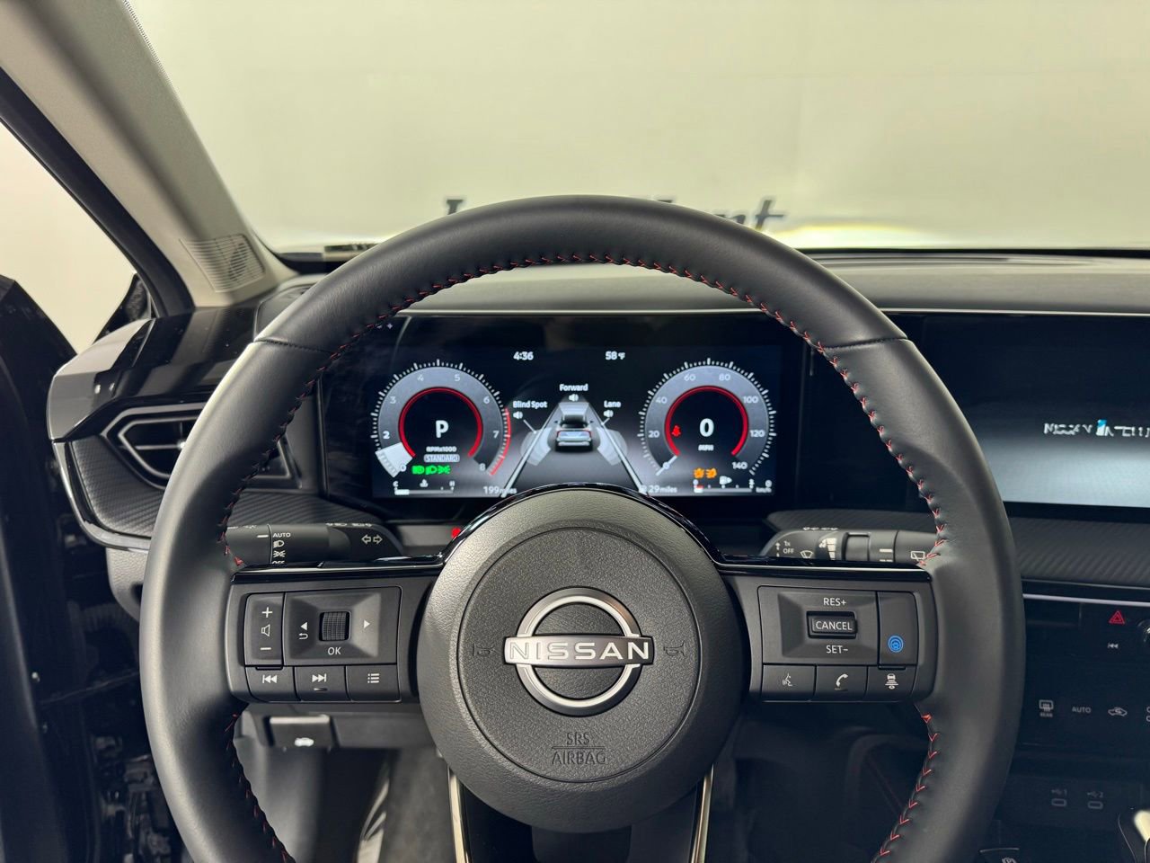 Used 2025 Nissan Kicks SR FWD image 28