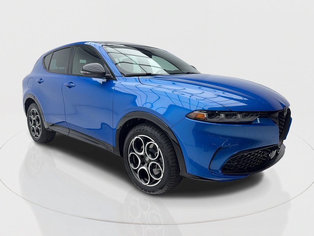 New 2025 Alfa Romeo Tonale w/ Premium Package AWD/4WD image 2