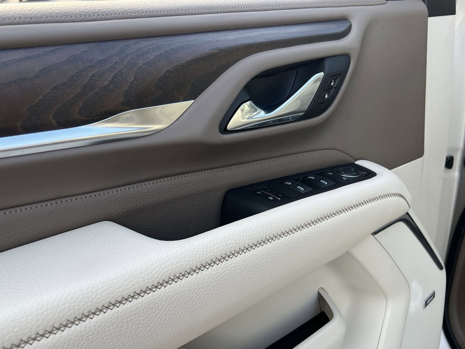 Used 2021 GMC Yukon Denali w/ Denali Premium Package image 23