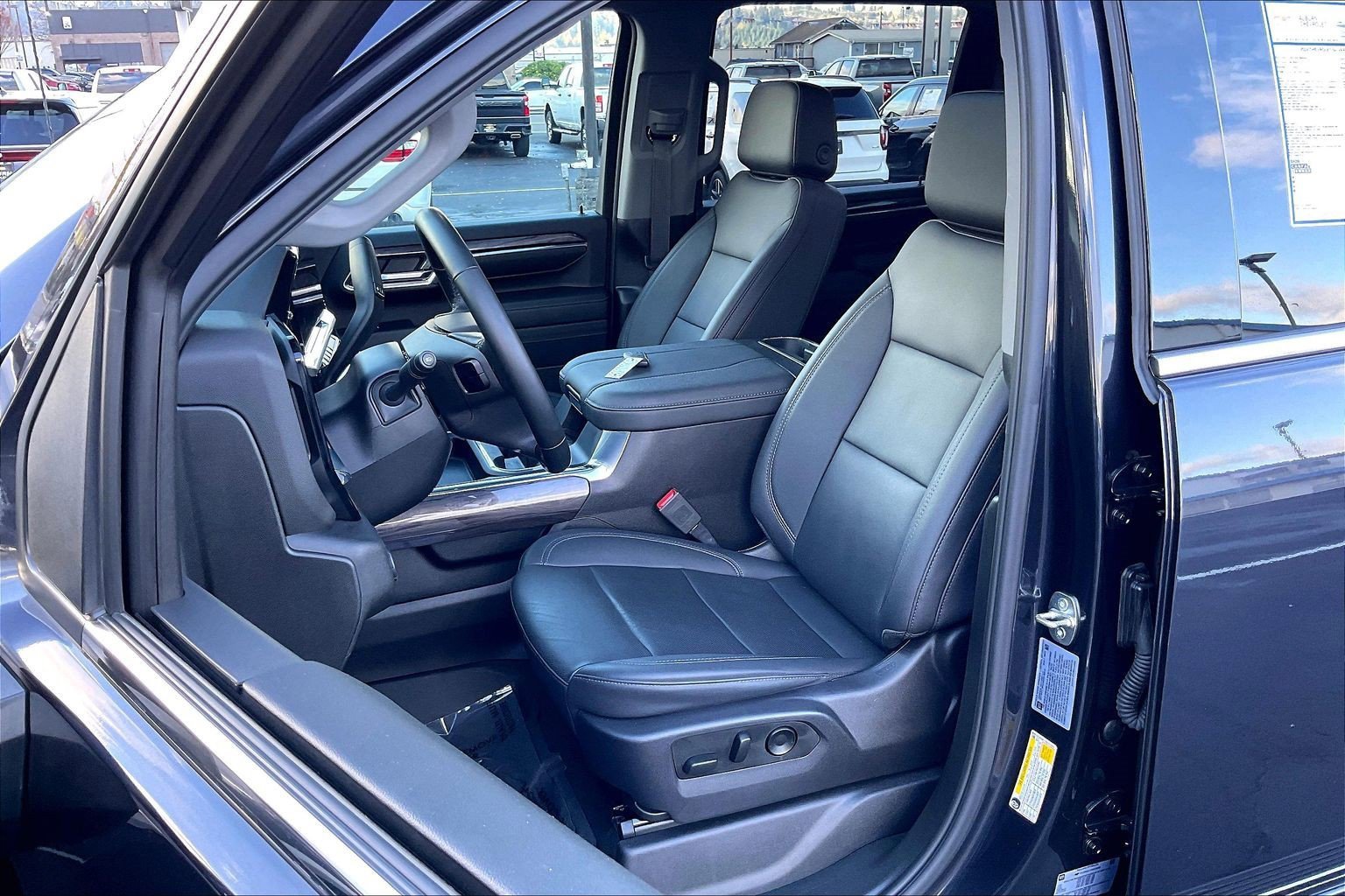 Used 2024 Chevrolet Silverado 3500 LTZ w/ LTZ Convenience Package image 25