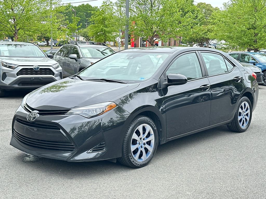 Used 2018 Toyota Corolla LE FWD image 2