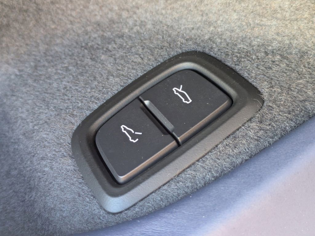 Used 2023 Chevrolet Corvette Stingray Premium Conv w/ Z51 Performance Package image 13