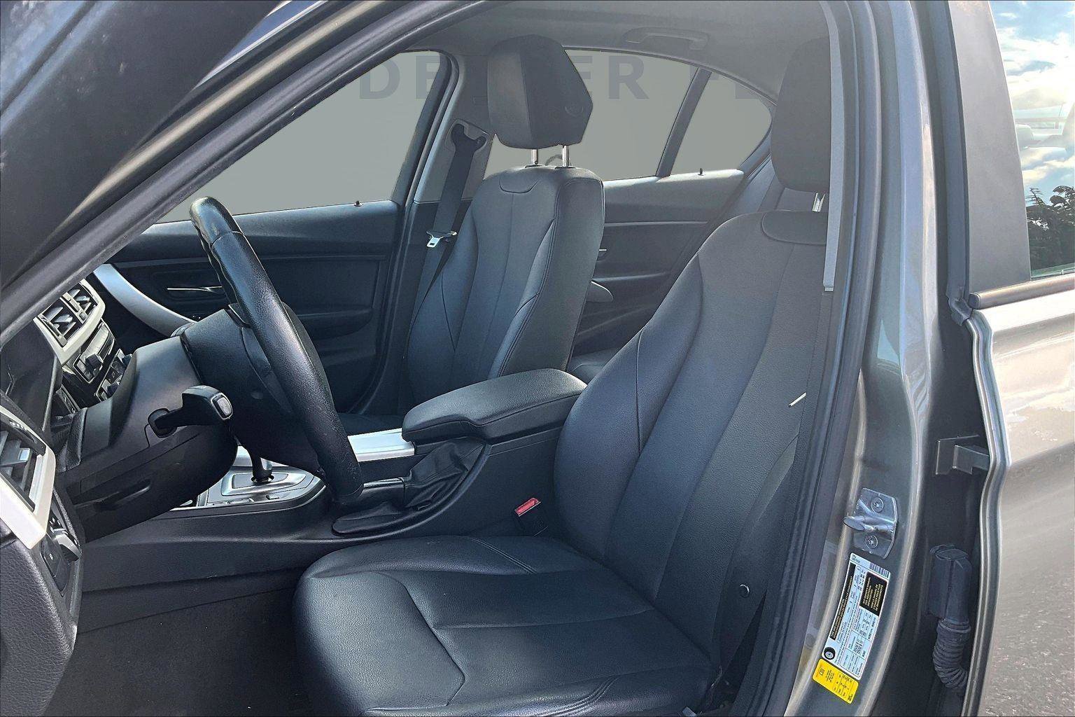 Used 2016 BMW 320i Sedan RWD image 21