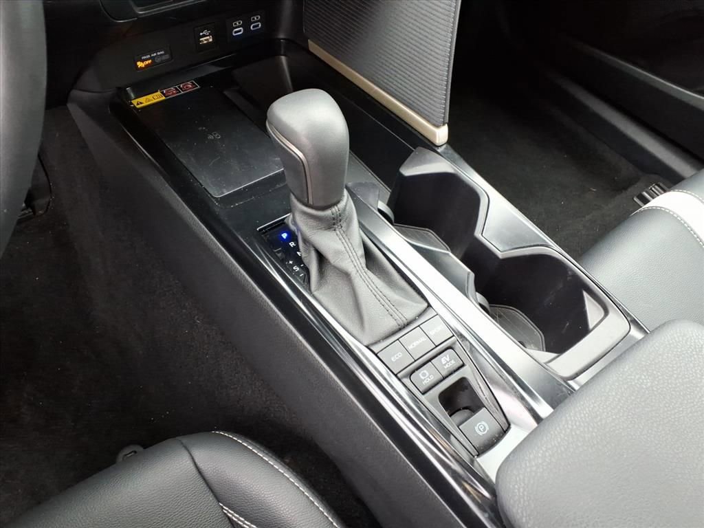 Used 2025 Toyota Camry SE image 23