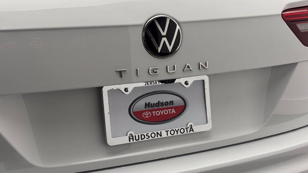 Used 2024 Volkswagen Tiguan SE w/ Panoramic Sunroof Package AWD/4WD image 8