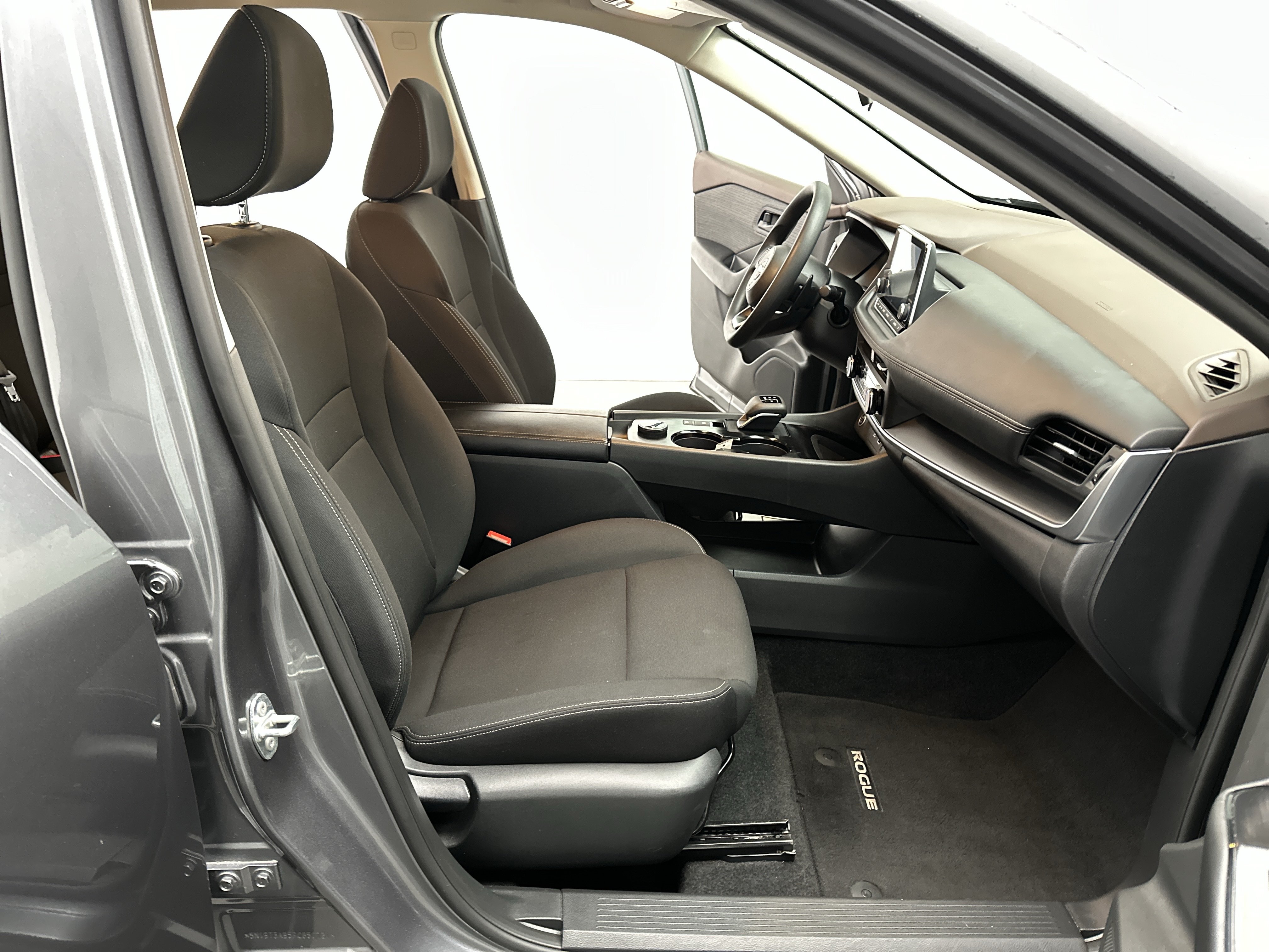 Used 2023 Nissan Rogue S AWD/4WD image 21