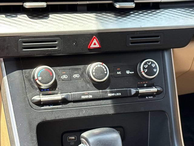 Used 2024 Kia Carnival LX FWD image 21