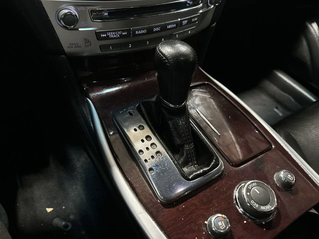 Used 2018 INFINITI Q70 Luxe w/ Cargo Package image 25