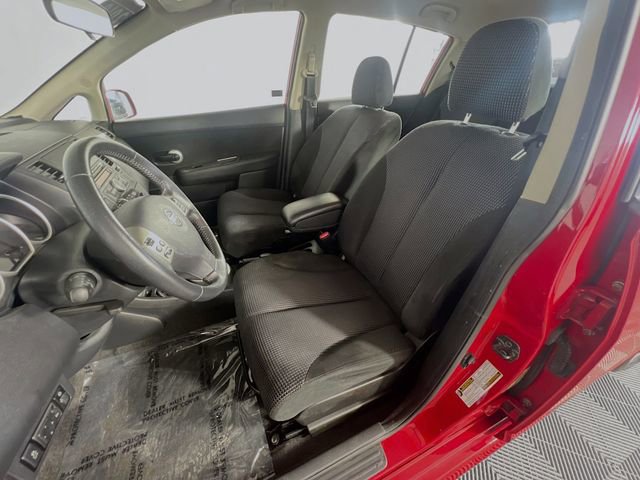Used 2010 Nissan Versa Hatchback w/ Premium Pkg FWD image 10