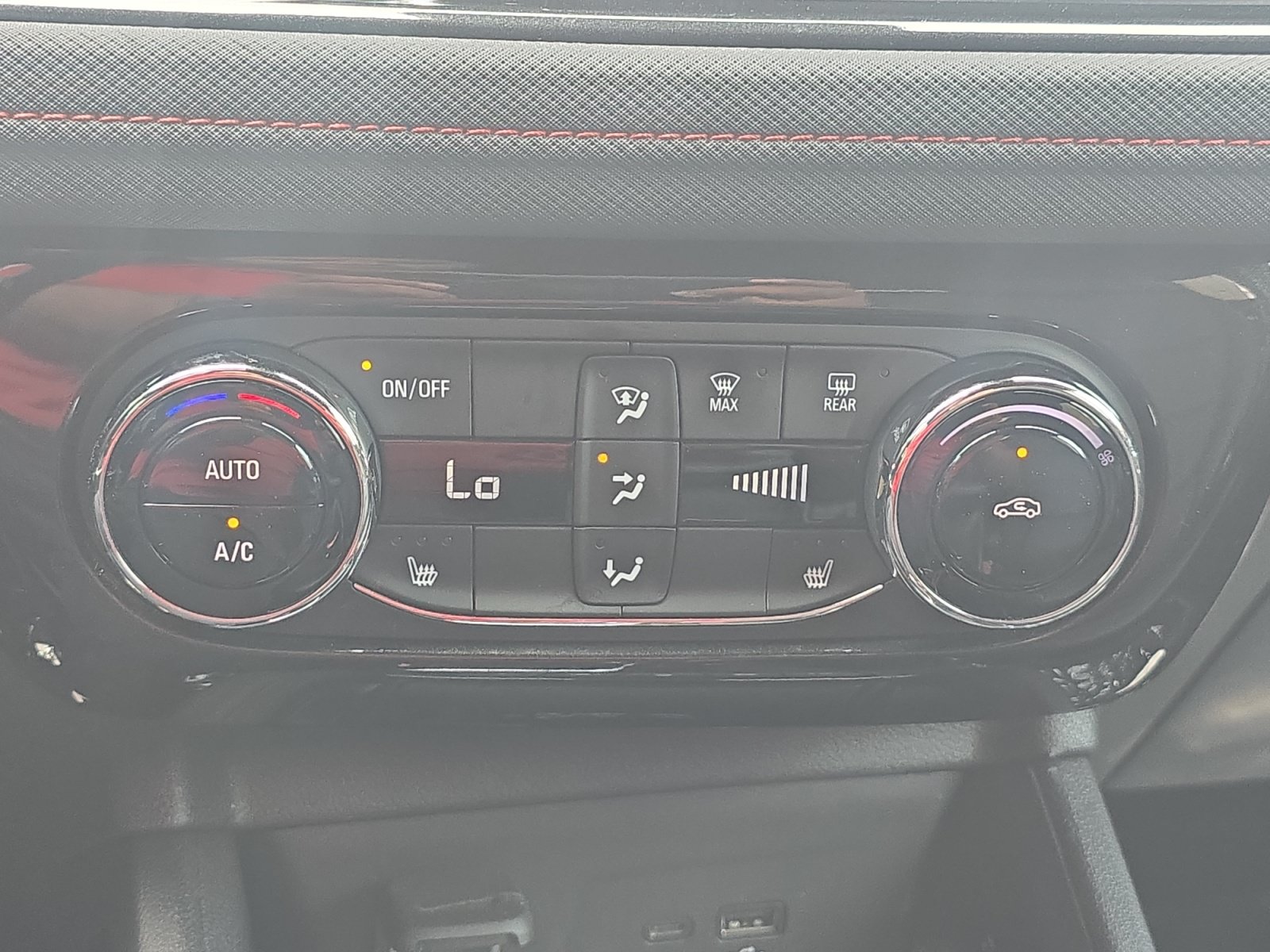 Used 2025 Chevrolet TrailBlazer RS w/ Convenience Package AWD/4WD image 17