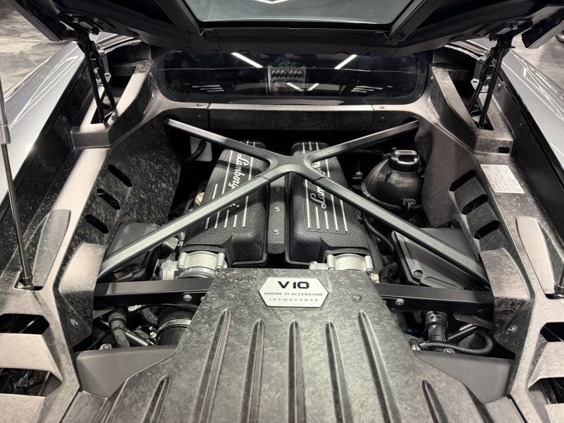 Used 2018 Lamborghini Huracan LP 580-2 RWD image 19