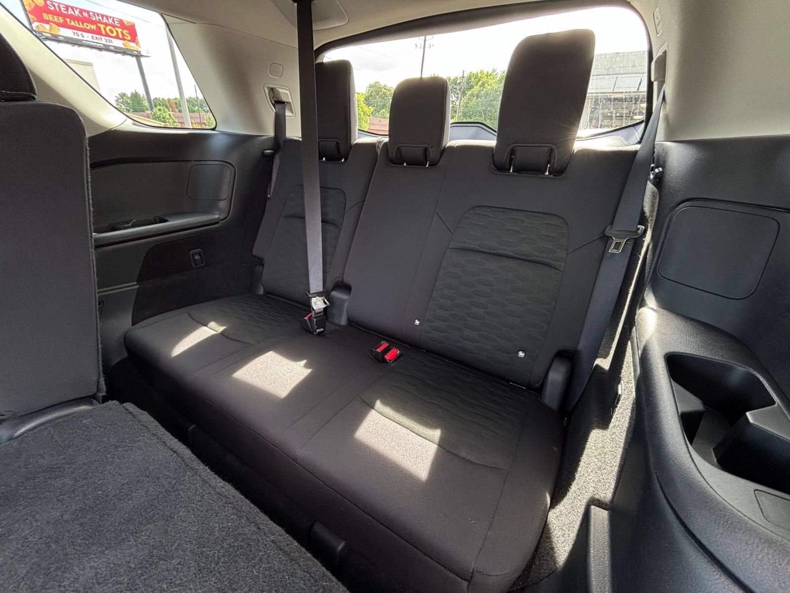 Used 2025 Nissan Pathfinder SV FWD image 31