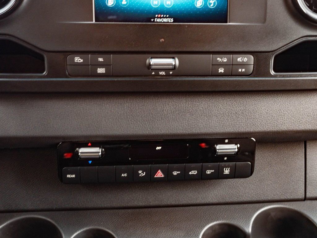 Used 2023 Mercedes-Benz Sprinter 2500 image 33